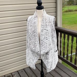 Jolt sleeveless, faux fur open front vest - size Large